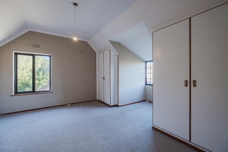 4 Bedroom Property for Sale in Clovelly Western Cape